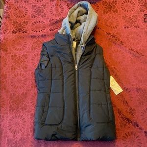 PUFFER VEST W/ HOOD